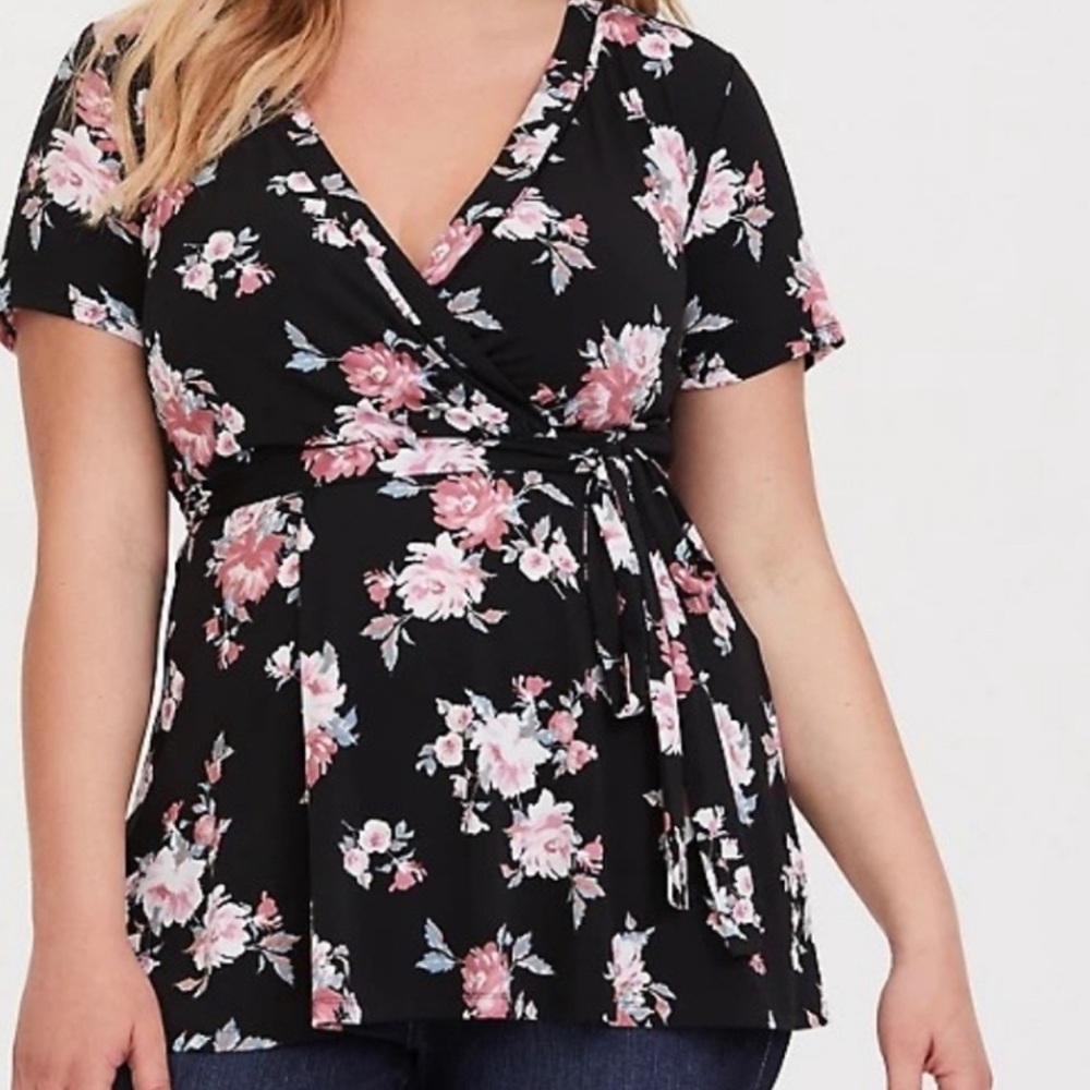 Torrid black floral babydoll faux wrap top size 1x read description small flaw!
